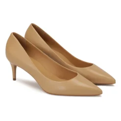 Beige lage stiletto pumps.Dit product valt klein uit.