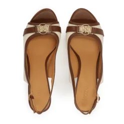 Bruine en beige leren en stoffen sandalen.Dit product valt klein uit.