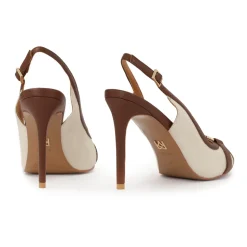 Bruine en beige leren en stoffen sandalen.Dit product valt klein uit.
