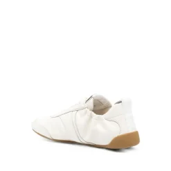 Kick sneaker