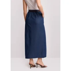 Klassieke lange kokerrok met denim look