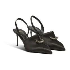 Satin Slingbacks met Piercing