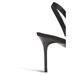 Satin Slingbacks met Piercing