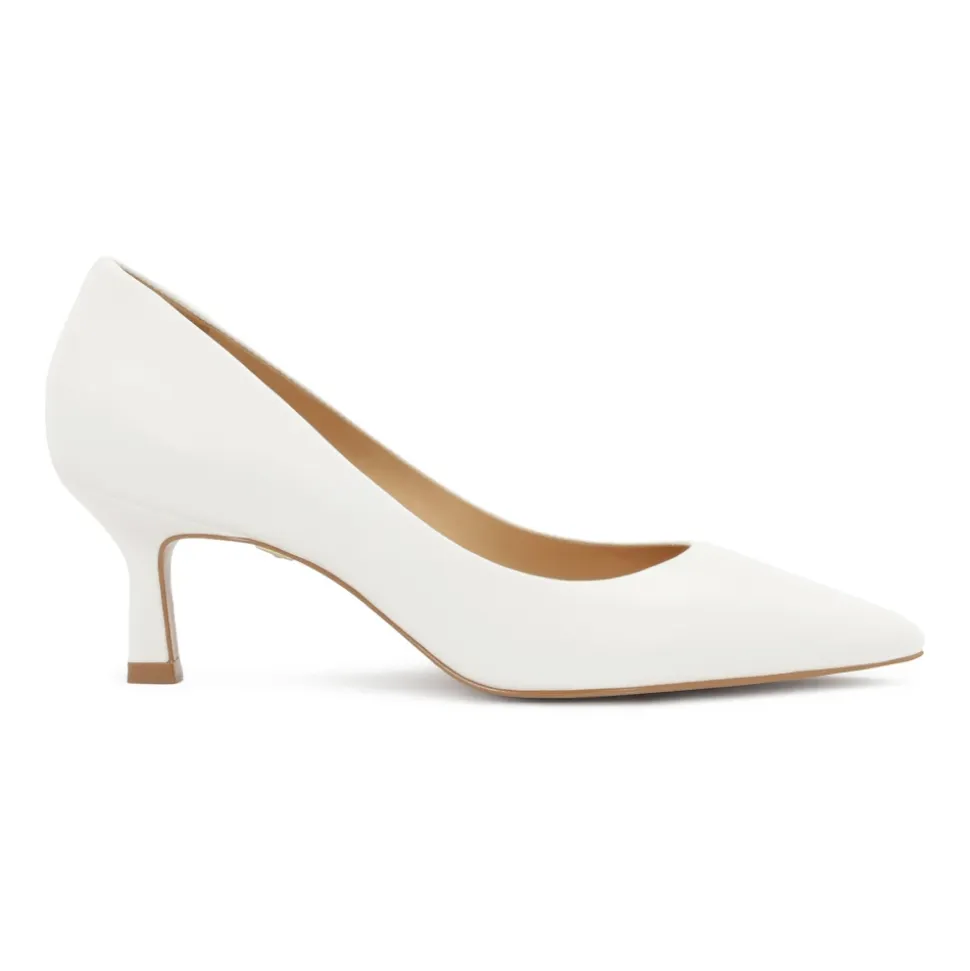 Witte lage hakken pumps uit de Trouwcollectie
