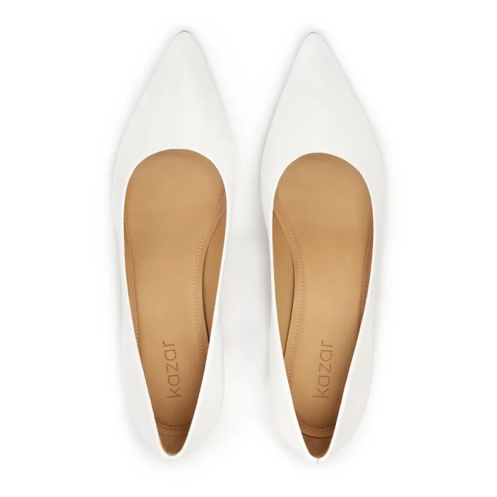 Witte lage hakken pumps uit de Trouwcollectie