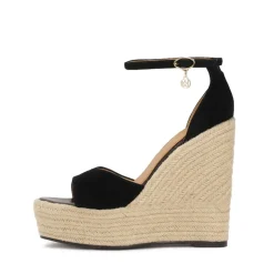 Zwarte suède sleehak sandalen op een platform