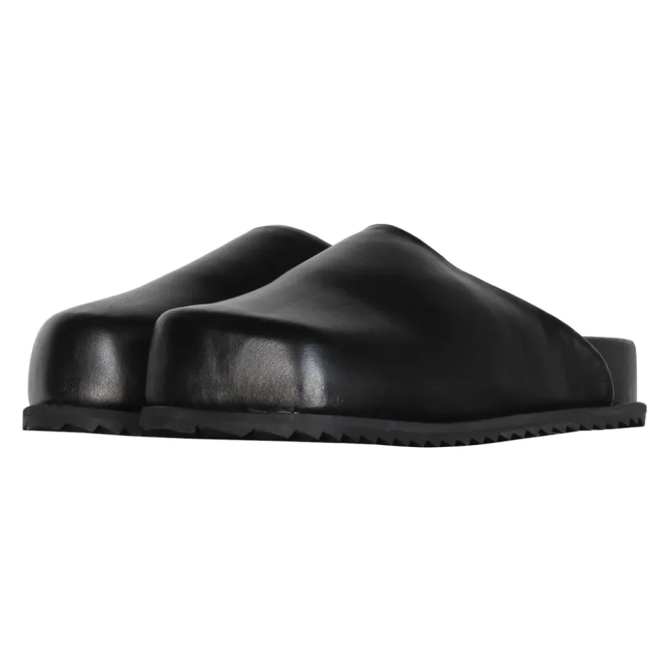 Zwarte veganistisch leren slippers