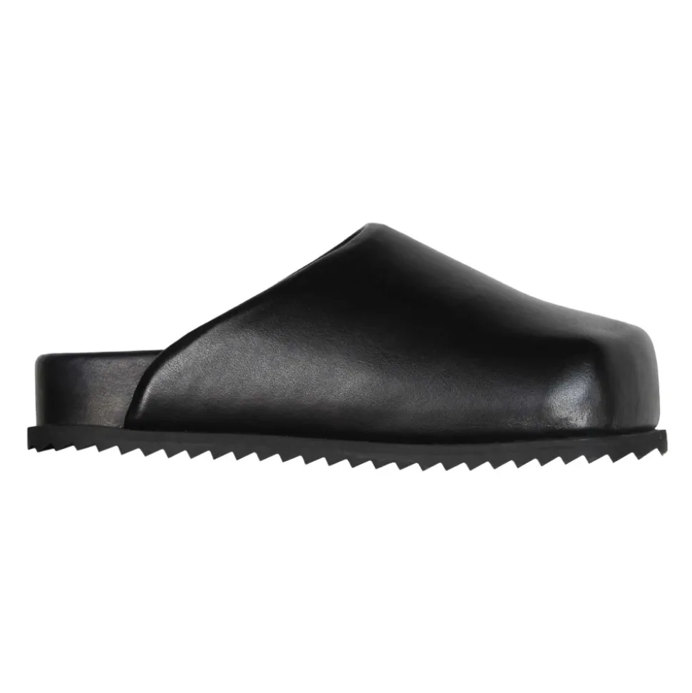 Zwarte veganistisch leren slippers